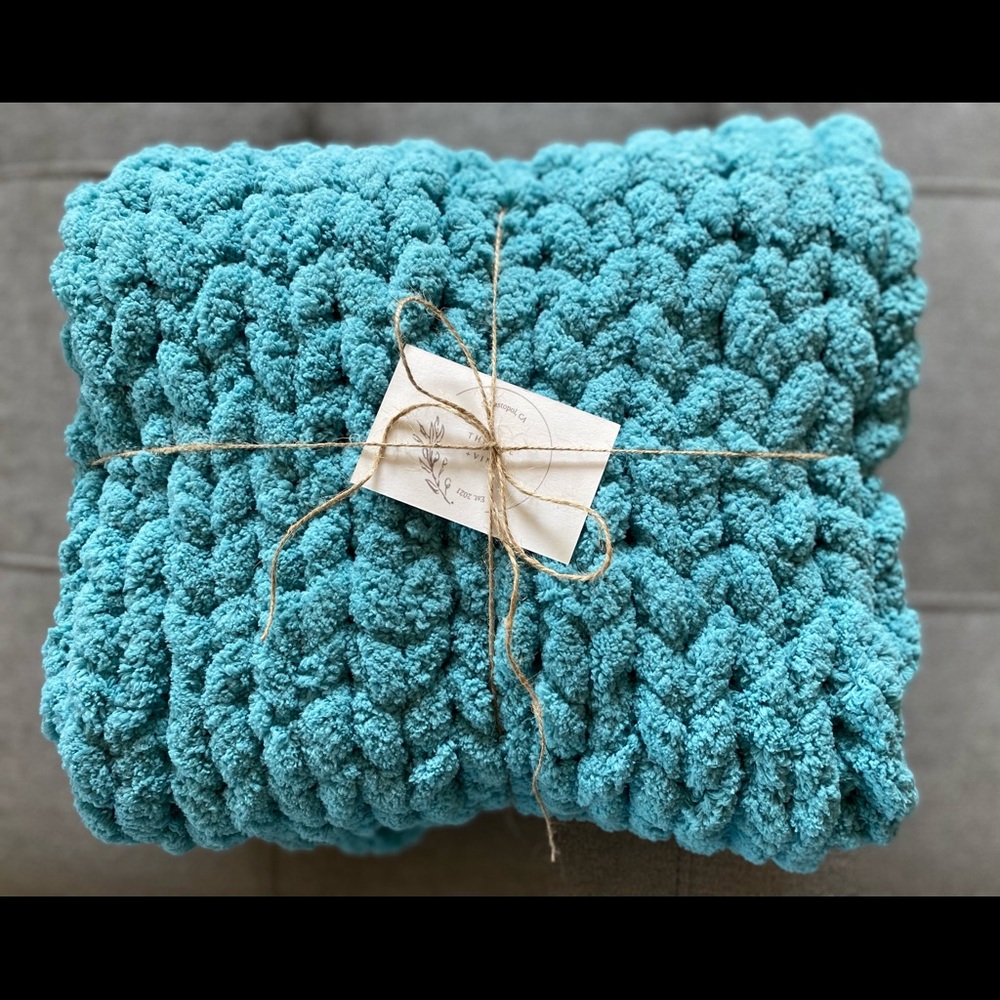 Teal chunky knit baby blanket
